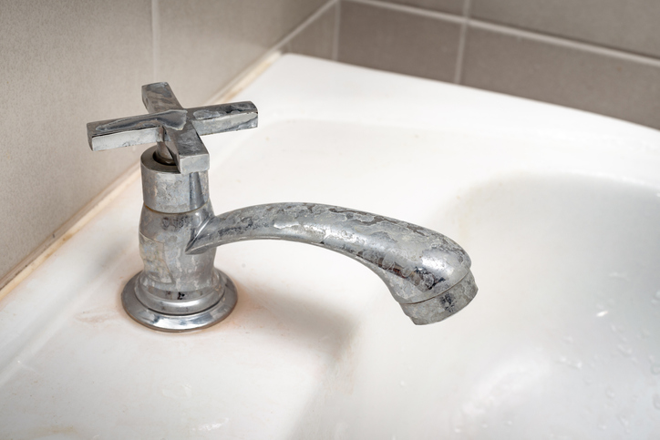 how to remove hard water stains from chrome faucet